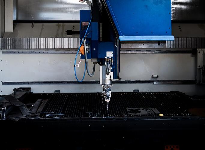 如何區(qū)分二氧化碳激光切割機和光纖激光切割機？